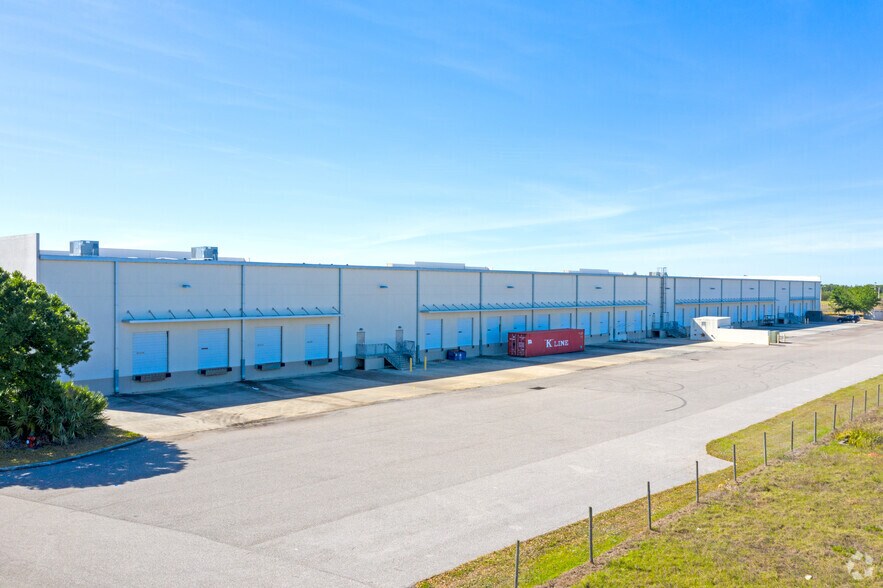 More Photos Of 351 30th St SE, Tampa Warehouse For Lease