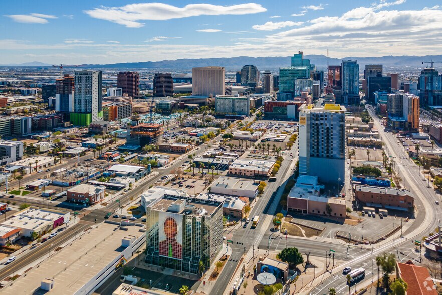 More Photos Of 1001 N central Ave, Phoenix Office For Lease