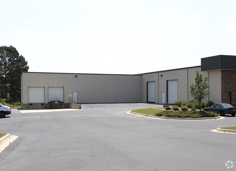 More Photos Of 515 Marksmen Ct, Fayetteville Flex For Lease