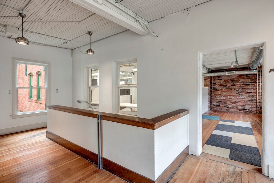 More Photos Of 1124 Eastlake Ave E, Seattle Loft Creative Space For Lease