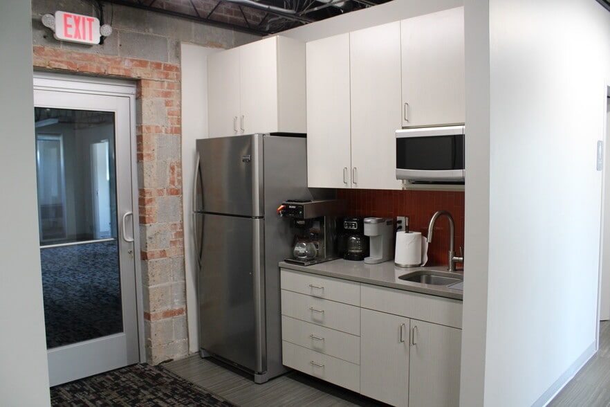 More Photos Of 1611-1613 N Broadway Ave, Oklahoma City Office For Lease