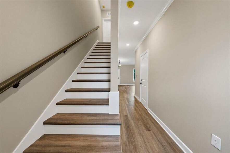 More Photos Of 721 Plano Rd, Bowling Green Apartments For Sale