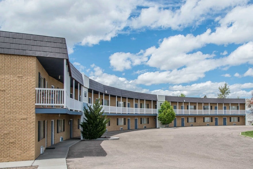 More Photos Of 700 Colorado Ave, Stratton Hotel For Sale