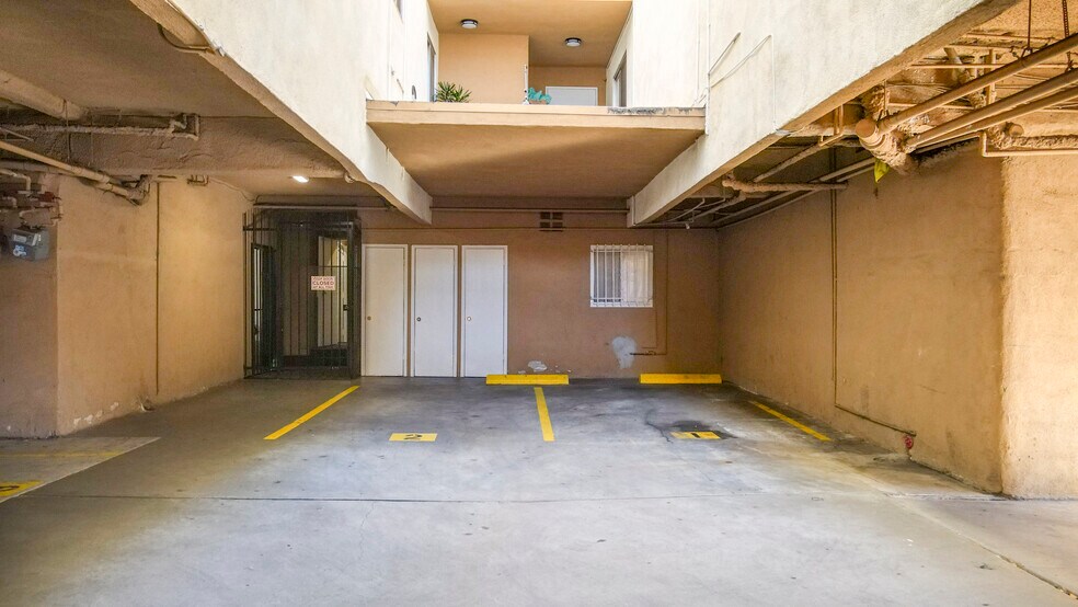 More Photos Of 2405 W 18th St, Los Angeles Apartments For Sale