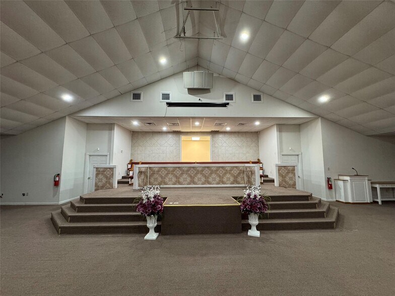 More Photos Of 1427 Russell Rd, Shreveport Office For Sale