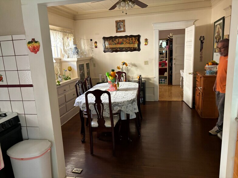 More Photos Of 2000 Argyle Ave, Los Angeles Multifamily For Sale