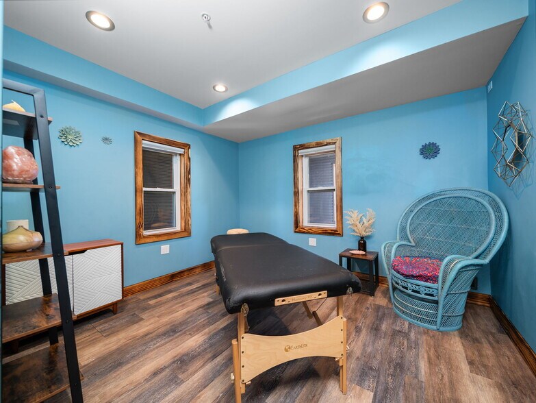More Photos Of 1323 Cass St, Traverse City Flex For Sale