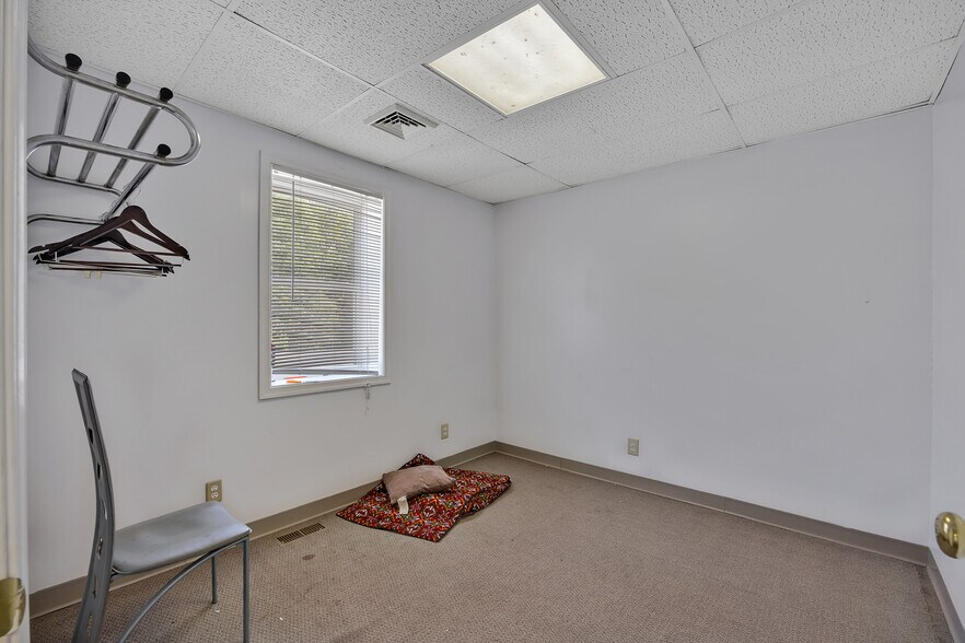 More Photos Of 3548 Cumberland Rd, Cumberland Warehouse For Sale