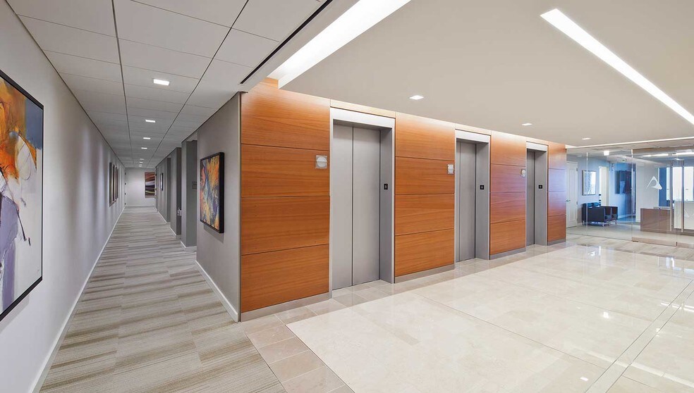 More Photos Of 1600 Tysons Blvd, McLean Office For Lease