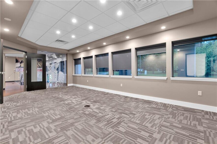 More Photos Of 1088 E Millsap Rd, Fayetteville Office For Lease