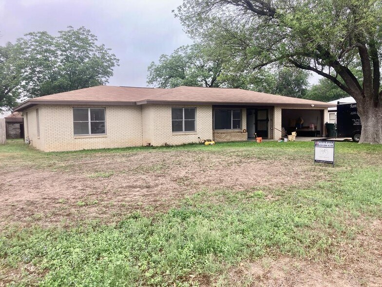 More Photos Of 535 N 4th St, Uvalde Land For Sale