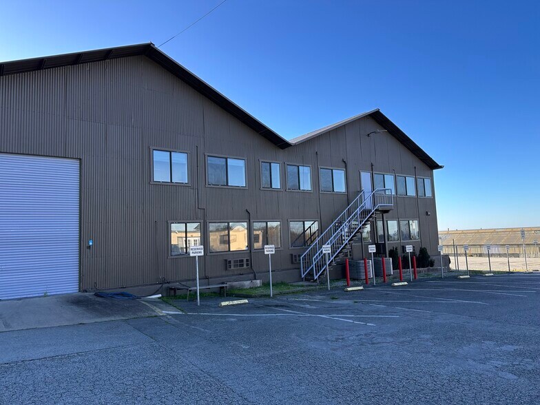More Photos Of 2651 N Cabrillo Hwy, Half Moon Bay Warehouse For Lease
