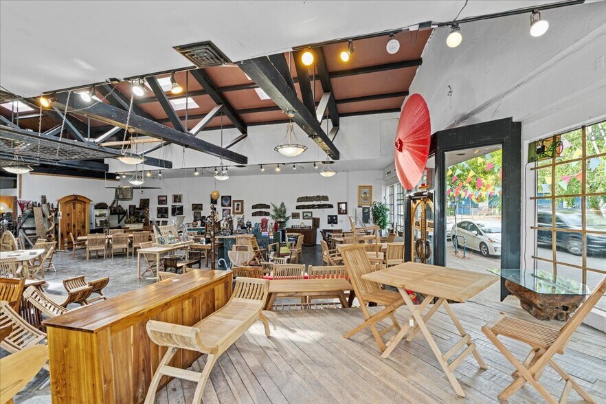 More Photos Of 3384 SE Milwaukie Ave, Portland Storefront For Lease