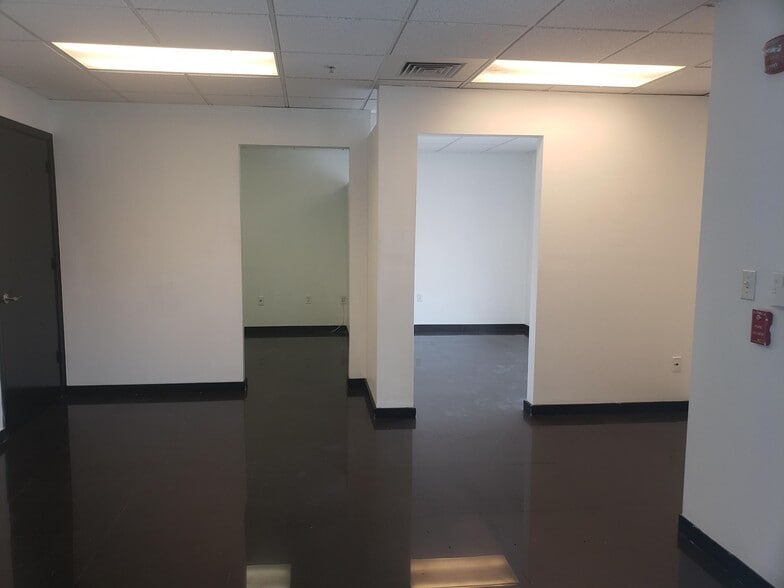 More Photos Of 2051 NW 112th Ave, Doral Showroom For Sale
