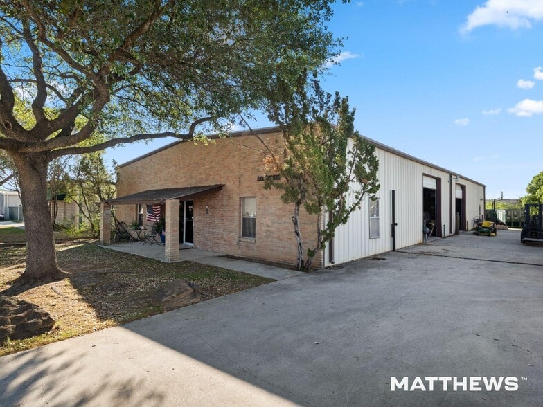 Primary Photo Of 104 Commercial Pl, Schertz Service For Sale
