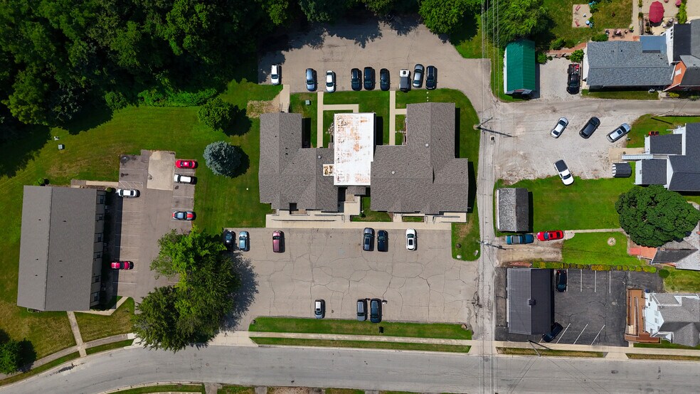 More Photos Of 131 Lewis Ave, Circleville Office For Sale