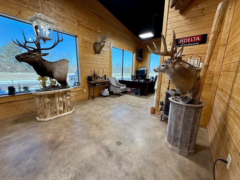 More Photos Of 1817 W Main St, Atlanta Warehouse For Sale