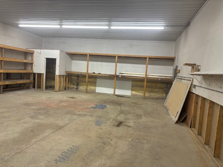 More Photos Of 717 27th St SE, Minot Flex For Lease