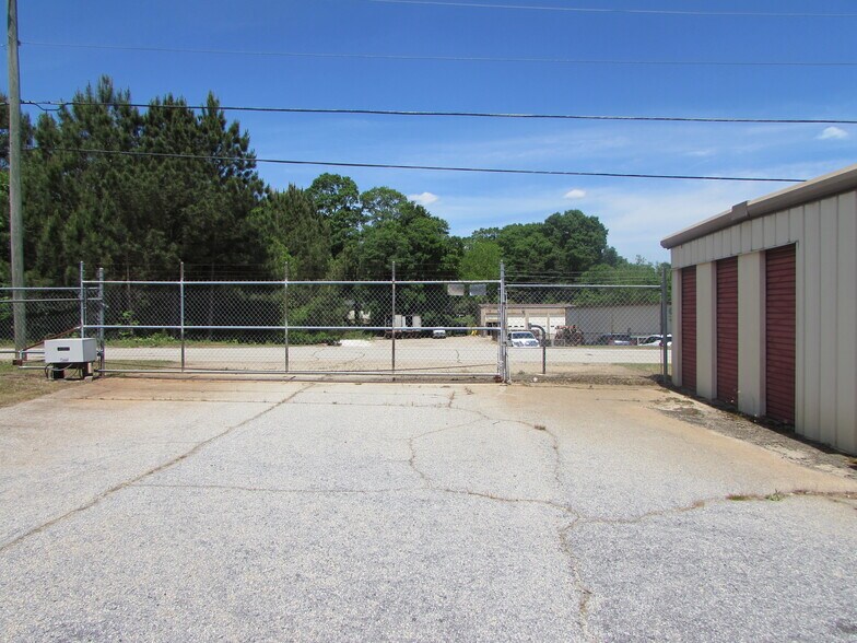 More Photos Of 529 Clifton Ter, Carrollton Self Storage For Sale