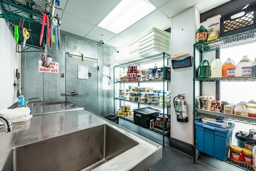 More Photos Of 4757 The Grove Dr, Windermere Storefront Retail Office For Sale