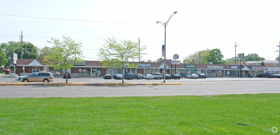 More Photos Of 2100-2160 W North Ave, Melrose Park Unknown For Lease