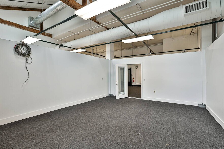 More Photos Of 1420 Sycamore St, Cincinnati Office For Sale