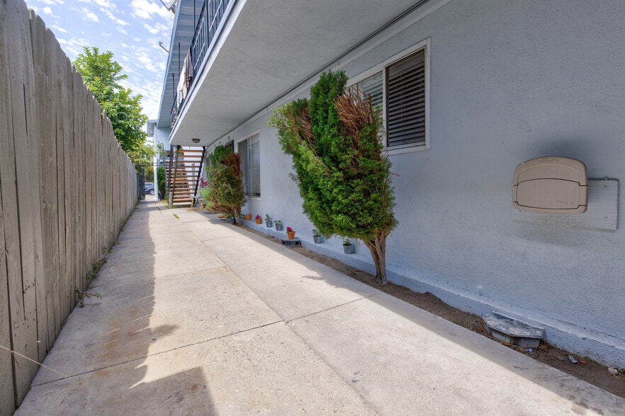 More Photos Of 1720 Cerritos Ave, Long Beach Apartments For Sale
