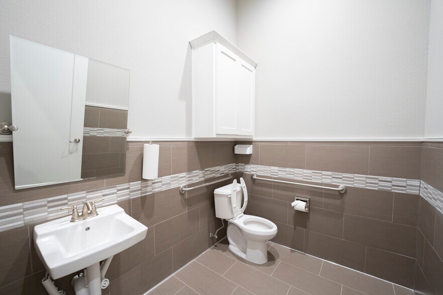 More Photos Of 1400 N Coit Rd, McKinney Unknown For Lease