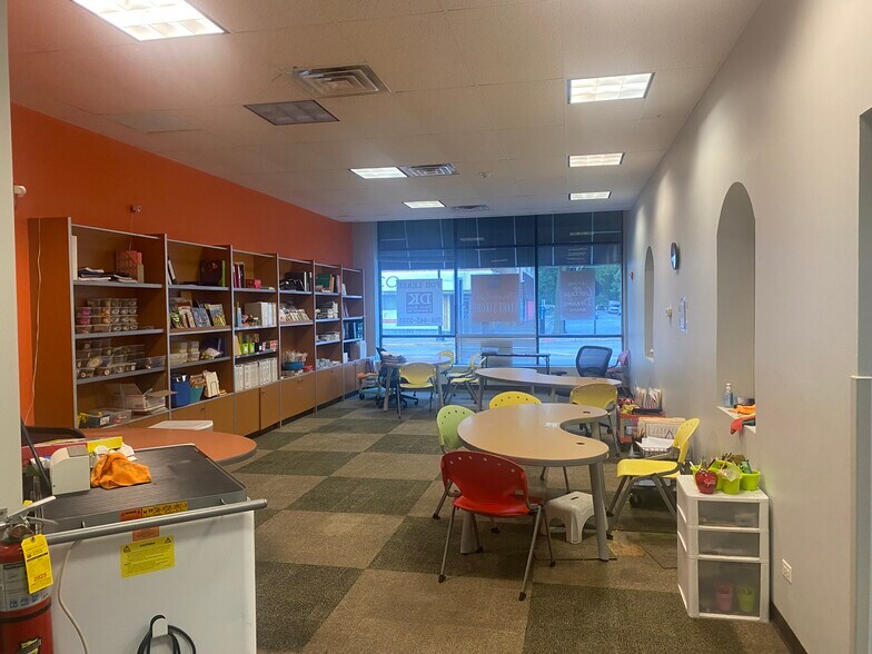 More Photos Of 7211-7227 Madison St, Forest Park Storefront Retail Office For Lease