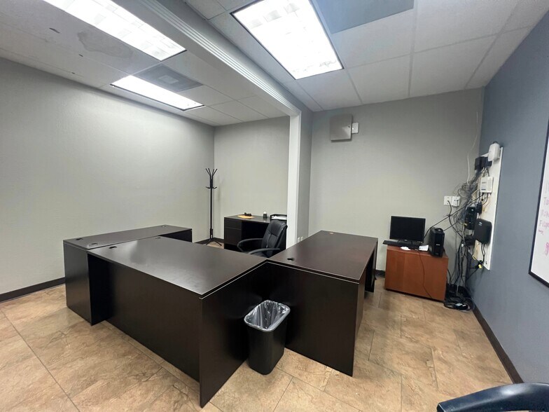 More Photos Of 3910 Osage St, Houston Service For Lease
