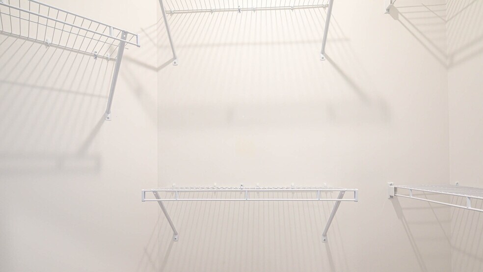 More Photos Of 5401 Commonwealth Centre Pky, Midlothian Apartments For Sale