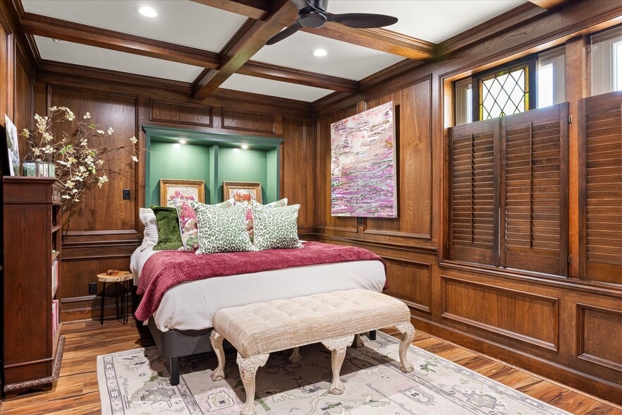 More Photos Of 111 S Houston St, Granbury Loft Creative Space For Sale