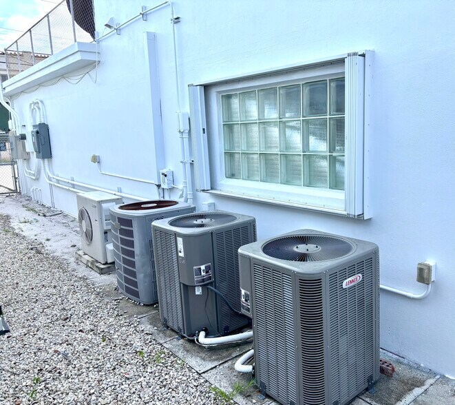 More Photos Of 218 S F St, Lake Worth Beach Warehouse For Sale