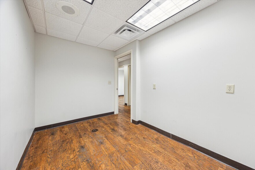 More Photos Of 1501 N Amburn Rd, Texas City Medical For Sale