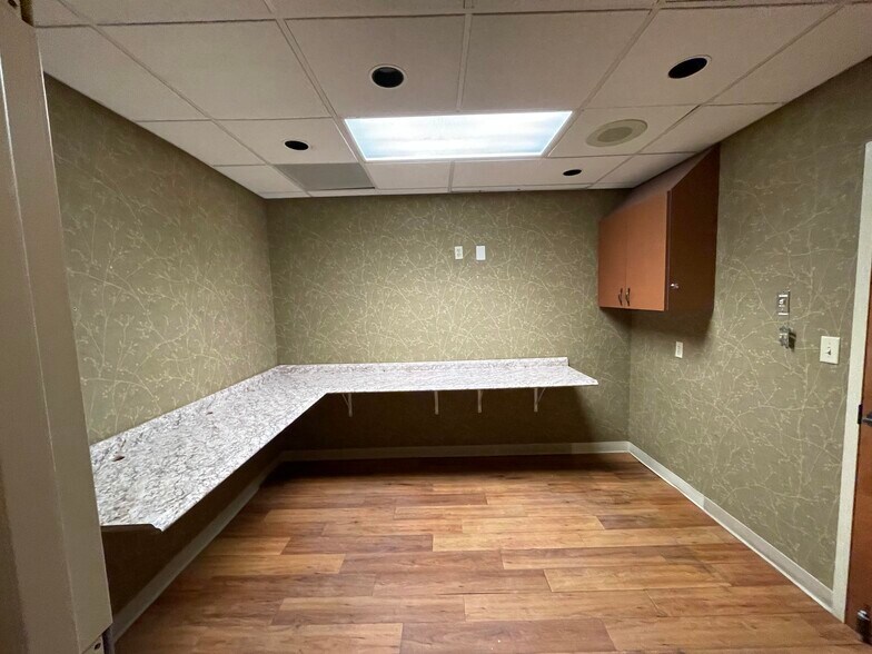 More Photos Of 11345 Pembrooke Sq, Waldorf Medical For Sale