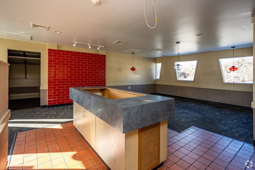 More Photos Of 27 Miners Dr, Castlewood Restaurant For Lease