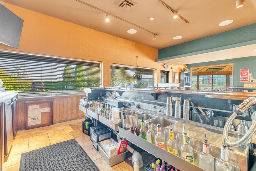 More Photos Of 119 Clinton Ave, Saint Clair Restaurant For Sale