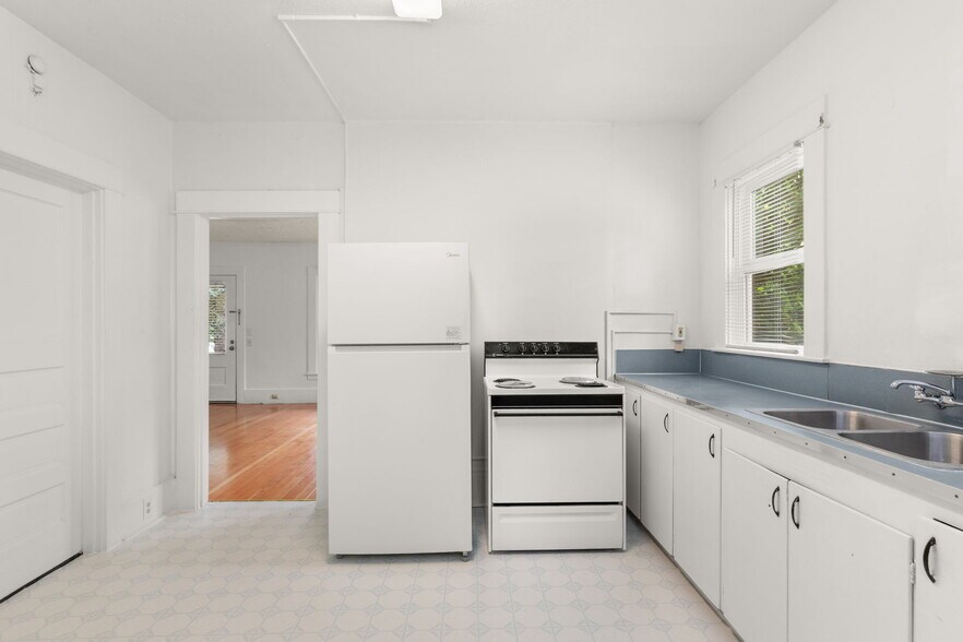 More Photos Of 501 NE 3rd St, Gresham Flex For Lease