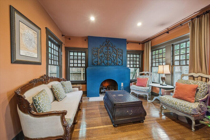 More Photos Of 815 Hawthorne St, Houston Office For Sale