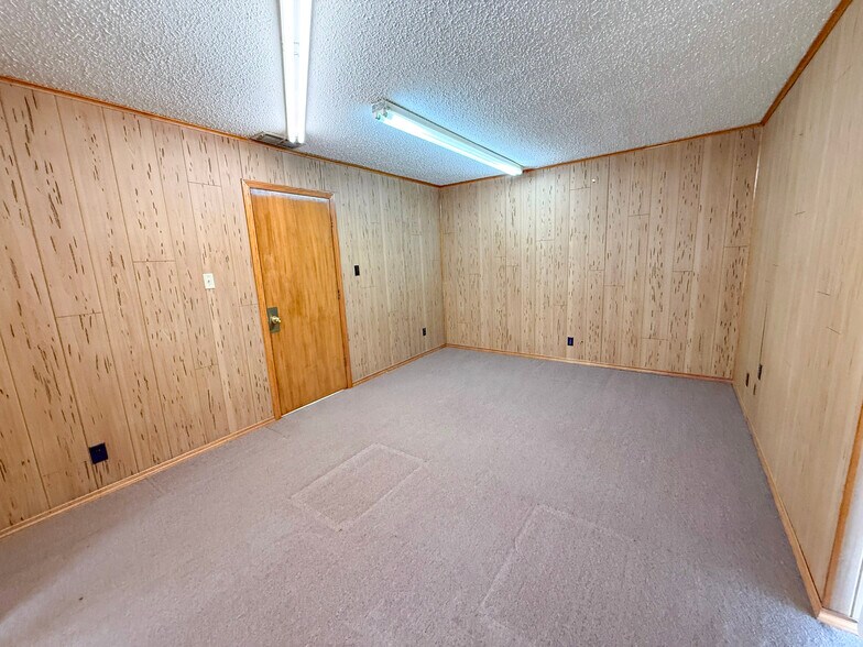 More Photos Of 11730 Highway 152, Pampa Warehouse For Sale