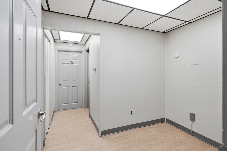 More Photos Of 222 Gibbsboro Rd, Clementon Office For Sale
