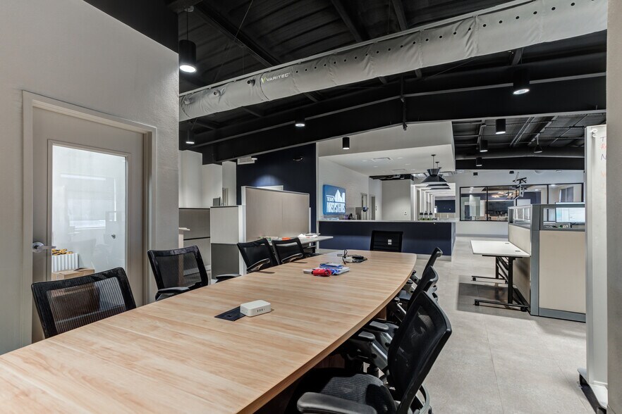 More Photos Of 2405 114th St, Lubbock Office For Sale