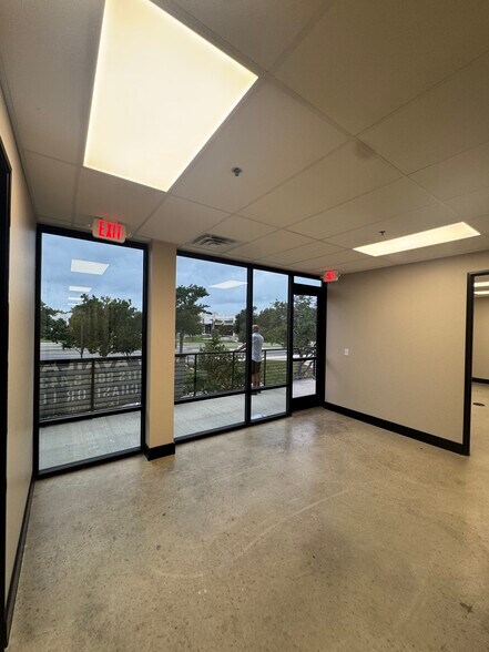 More Photos Of 120 S Lakeline Blvd, Cedar Park Medical For Sale