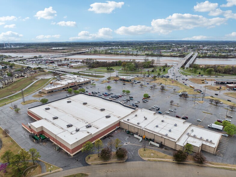 More Photos Of 9595 S Delaware Ave, Tulsa Unknown For Lease