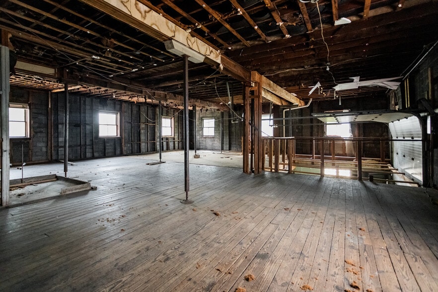 More Photos Of 3143 Bellevue St, Detroit Warehouse For Sale