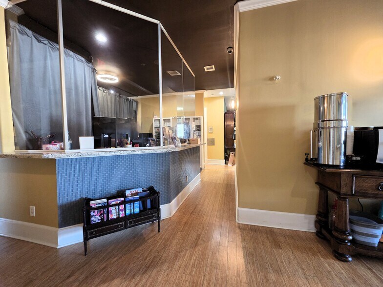 More Photos Of 5721 Winsome Ln, Houston Freestanding For Sale