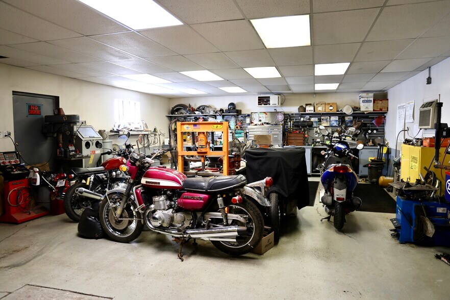 More Photos Of 3464 W 16th St, Indianapolis Freestanding For Sale