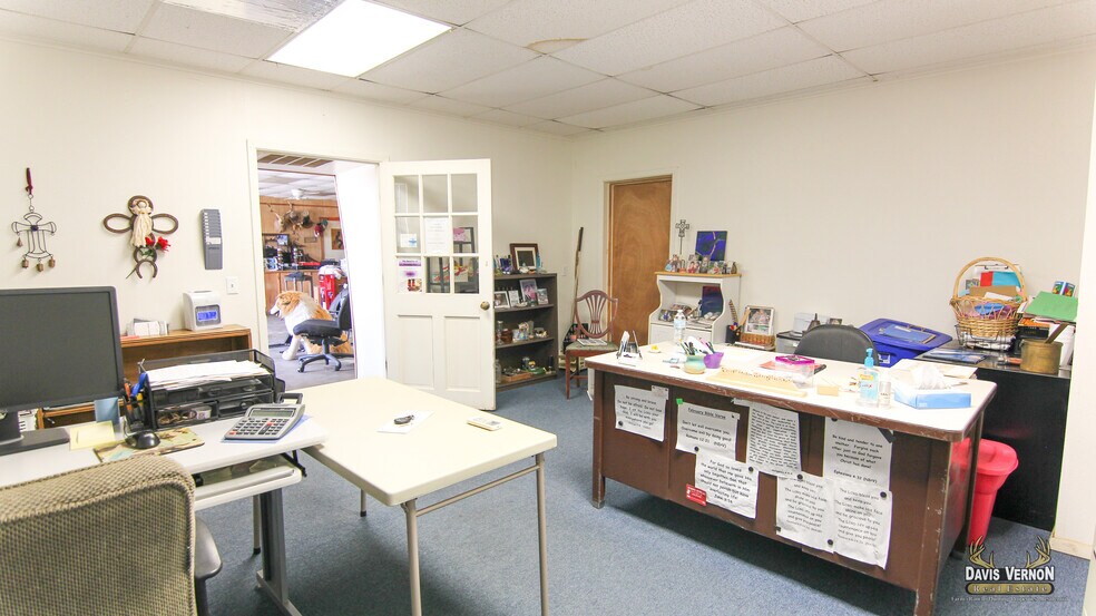 More Photos Of 1331 Cumberland St, Vernon Storefront For Sale