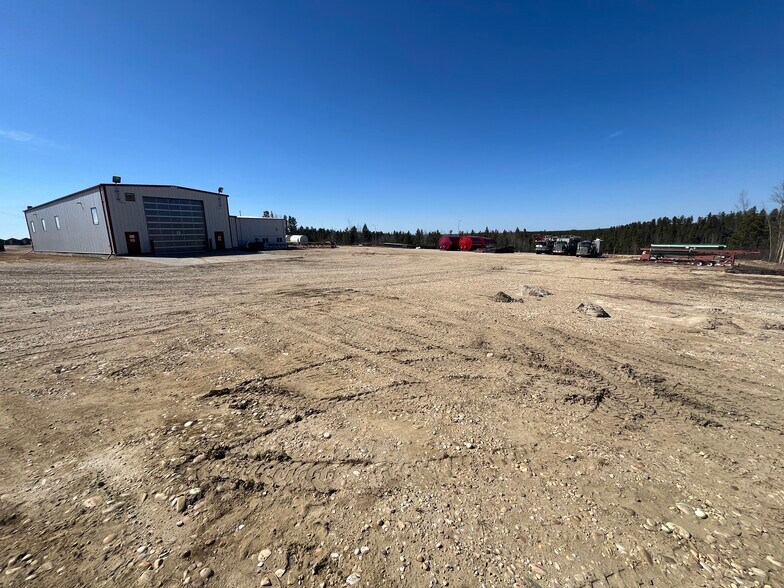 More Photos Of 5114 North Ave, Swan Hills Service For Sale