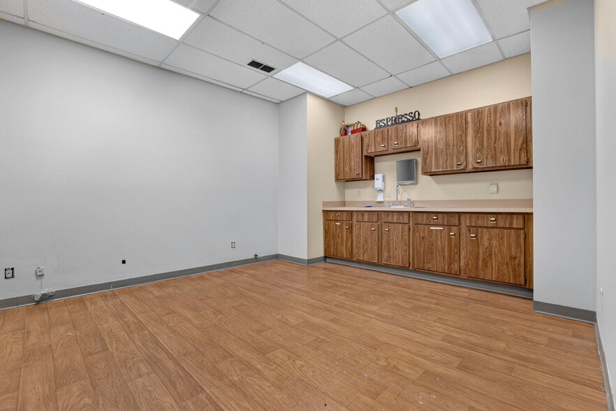 More Photos Of 3900 E Livingston Ave, Columbus Medical For Sale